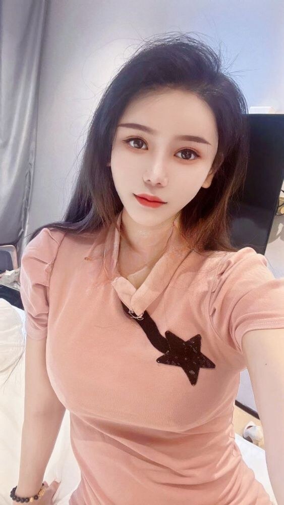 服务颜值都不错的妹子