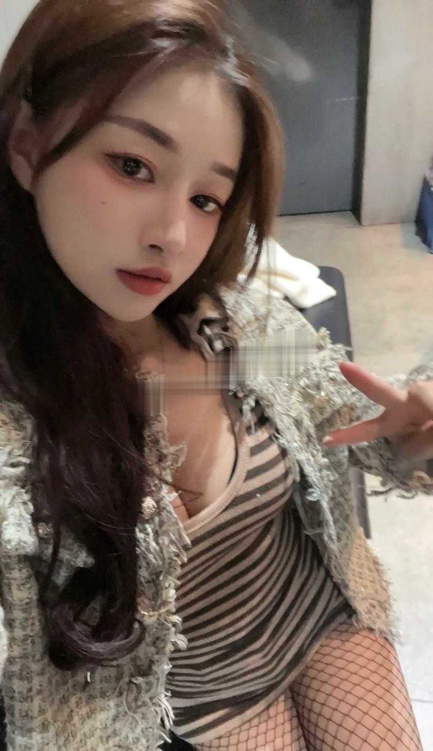天鹅湖万达00后嫩妹