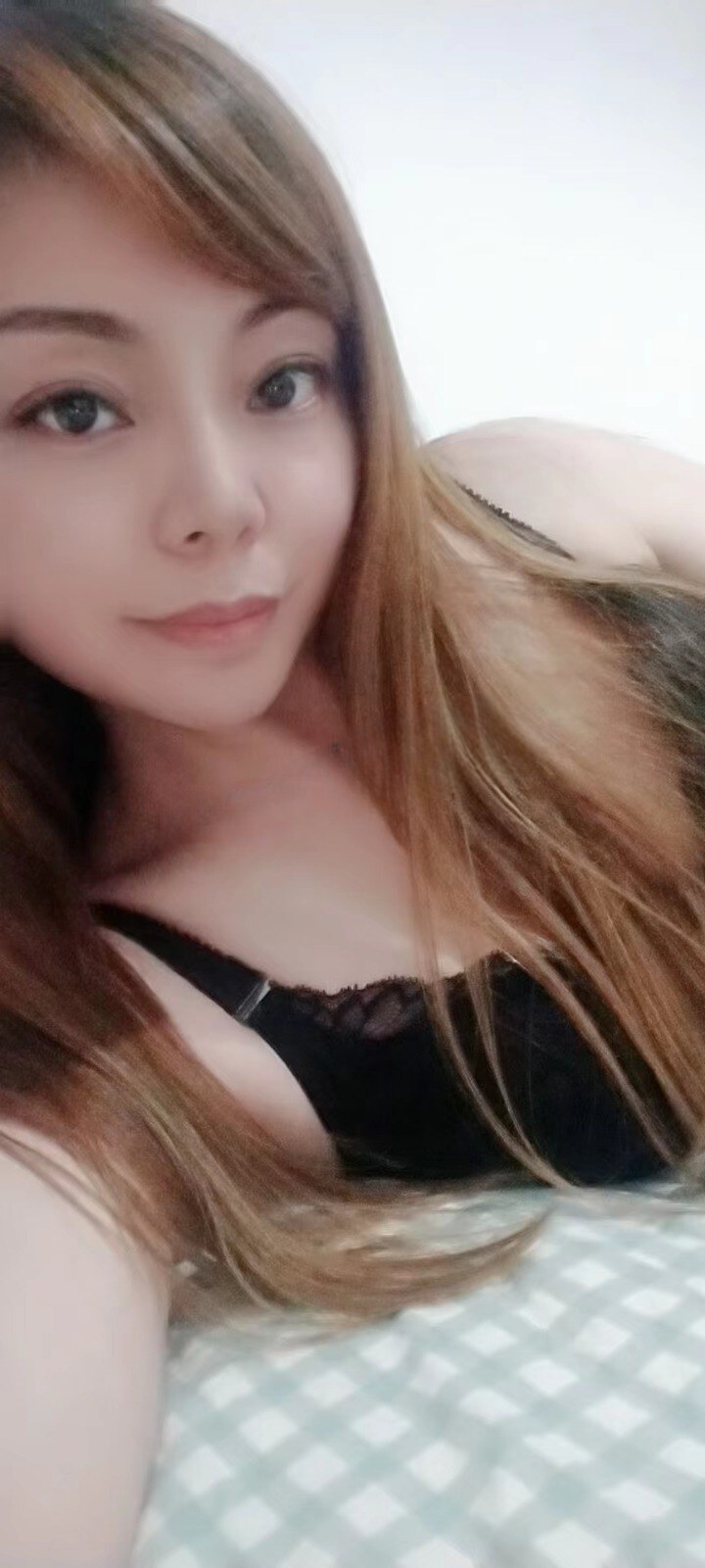 制服大眼少妇