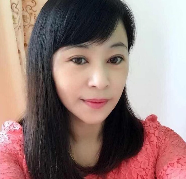 泉水按摩少妇
