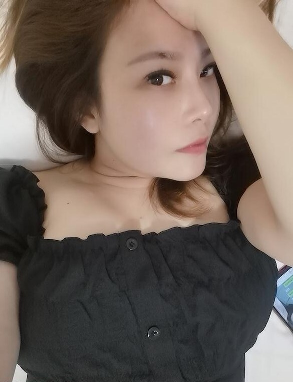 一字马巨乳小爱