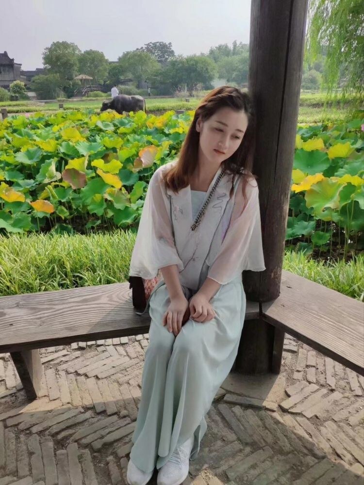 颜值9分的可爱少女