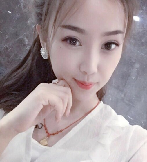 新入行的年轻小骚妹