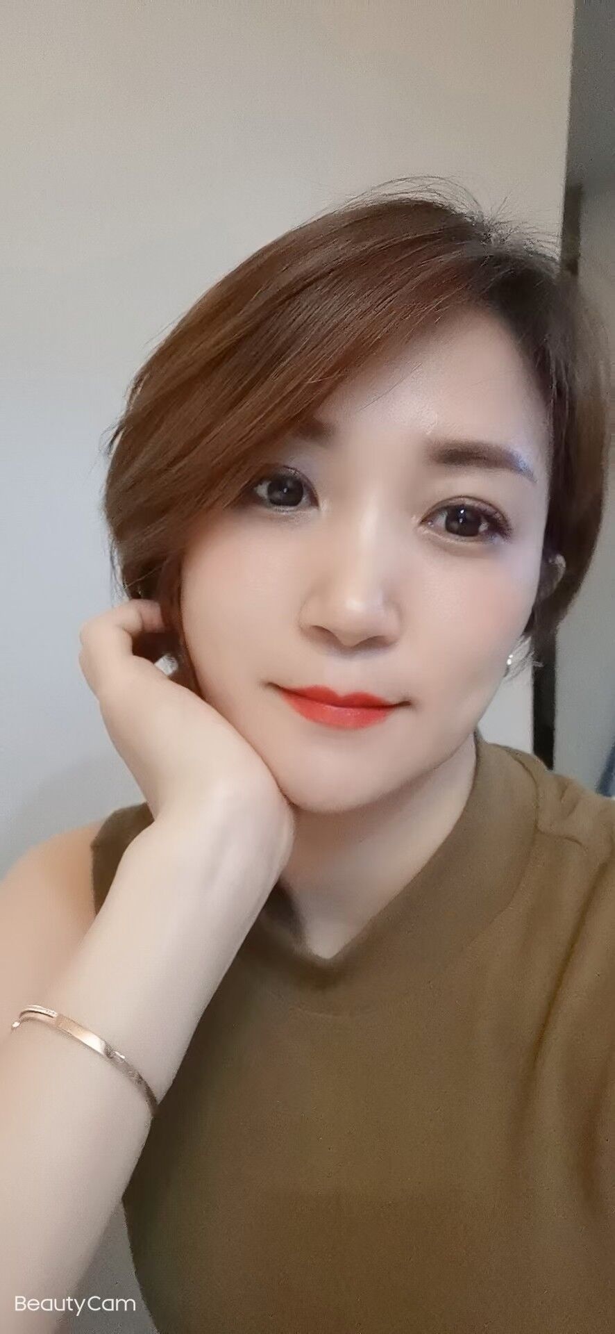 气质型短发少妇