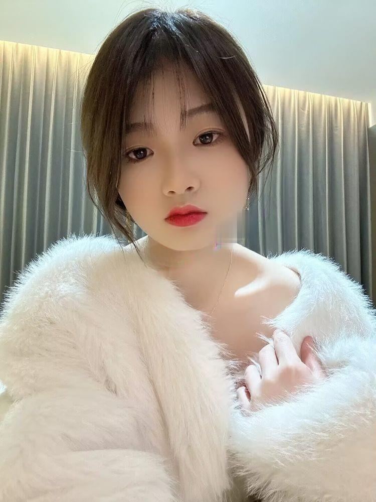 公寓制服丝袜诱惑