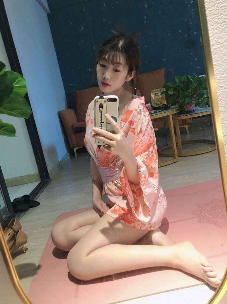 身材不错的雨花妹子
