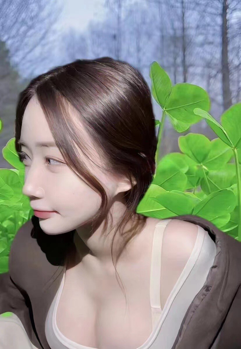 皮肤很滑手指脚趾很漂亮