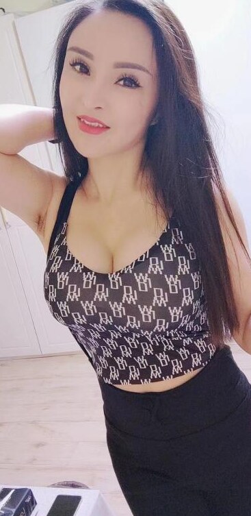 草房大胸美女复出