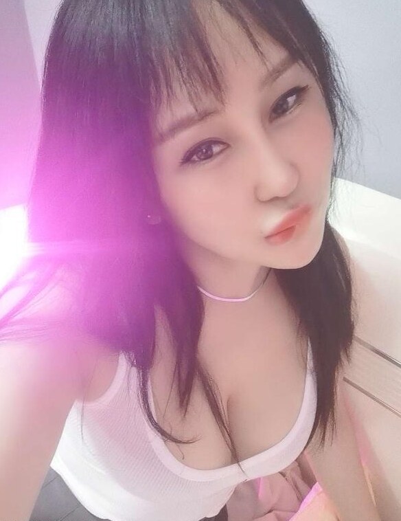 海珠一线天美女