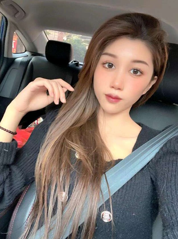 西安居苗条小美女