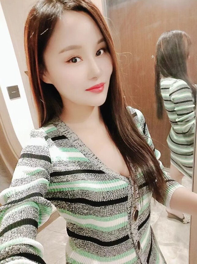 性感娇羞小美女