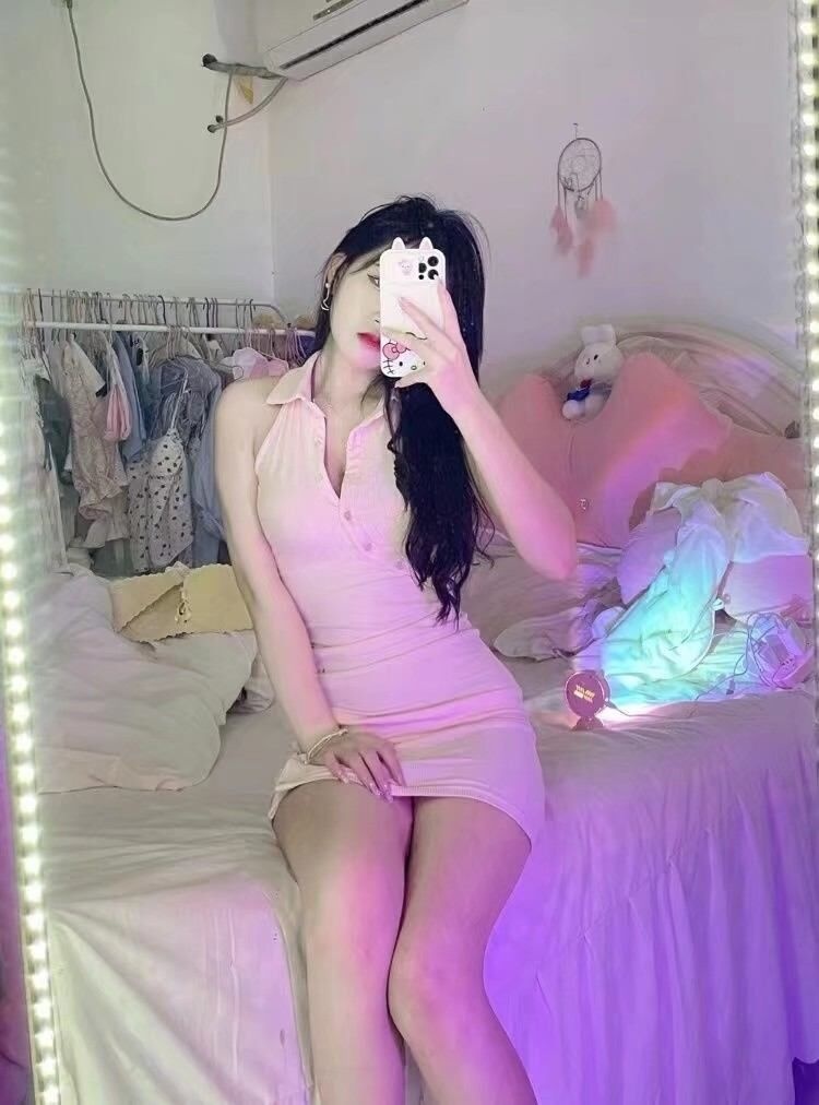 大美女，小紧逼