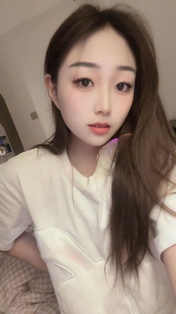 性感甜美兼职嫩妹