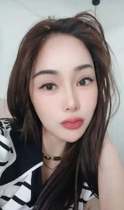 分享个服务系美女