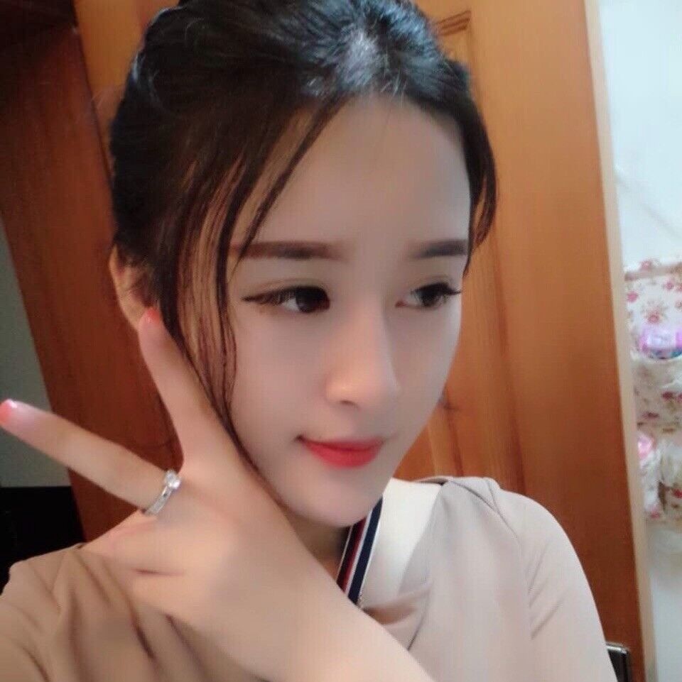 大胸皮肤白少妇一枚