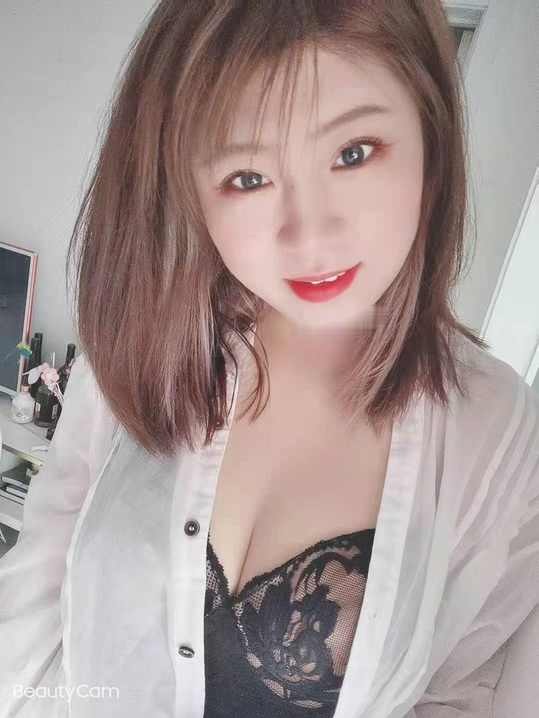 风骚大奶妹，很诱人