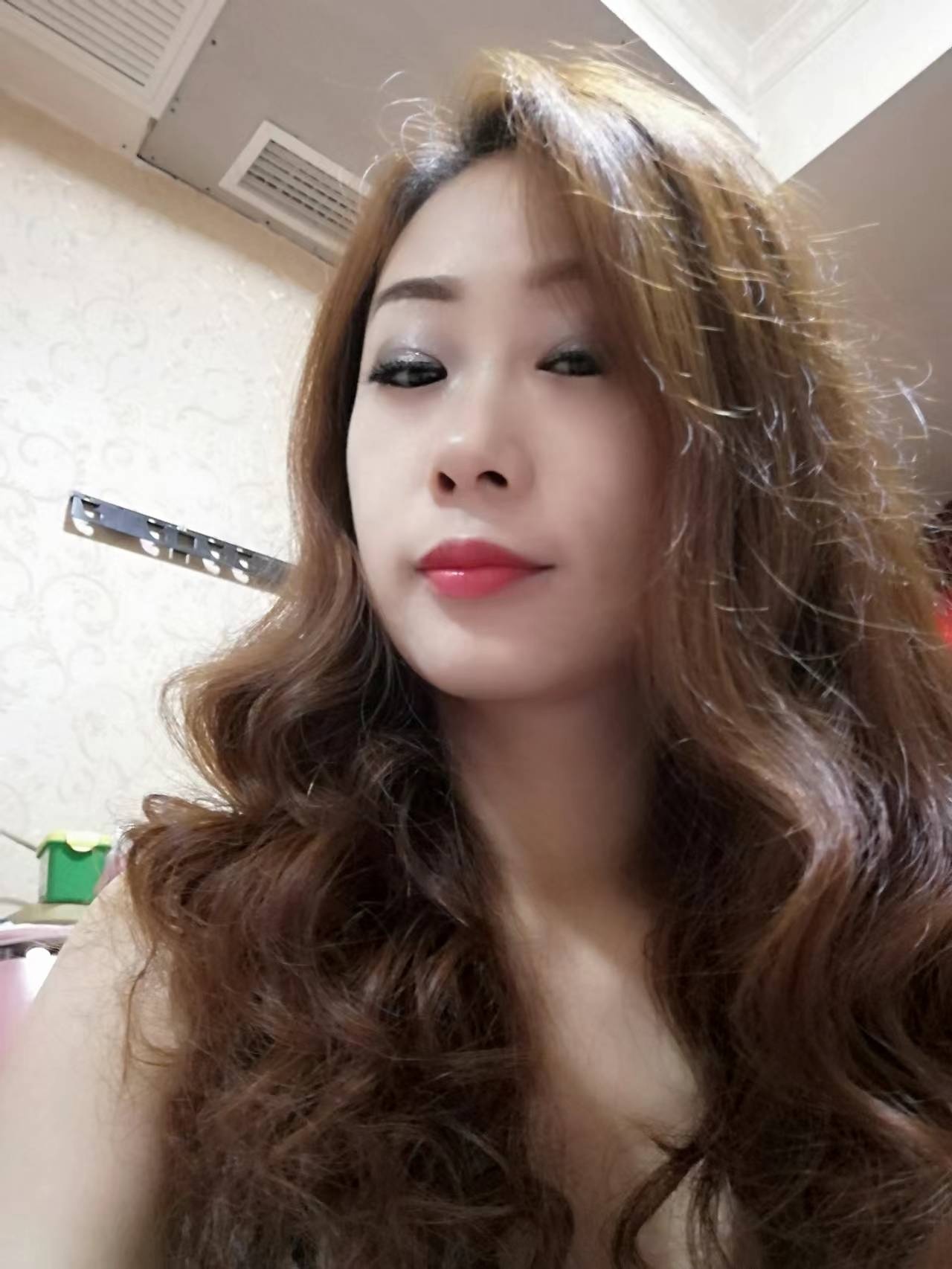 朋友介绍的熟女