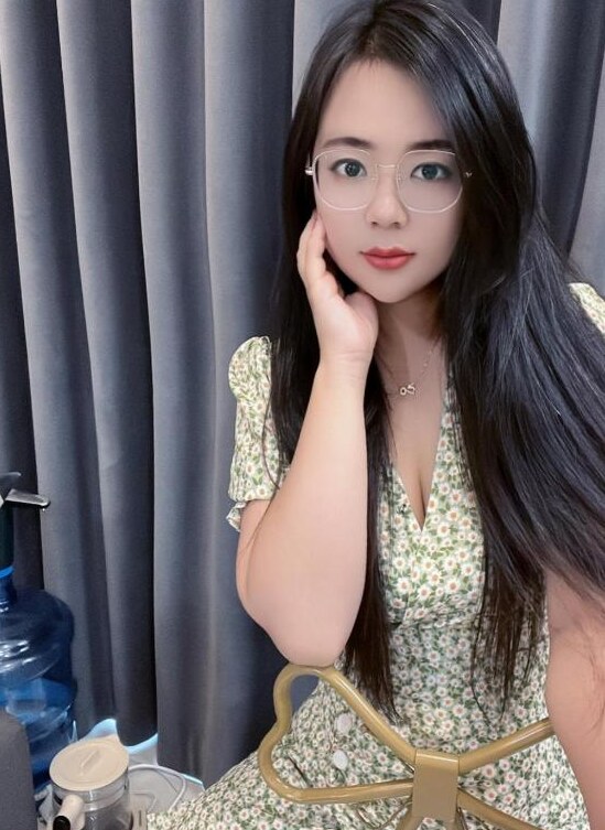 风骚琳琳眼镜妹