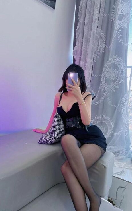 黑丝制服骚姐姐