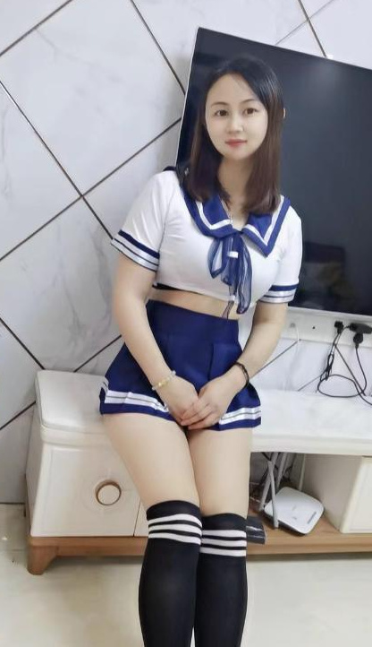 体验枚制服妹