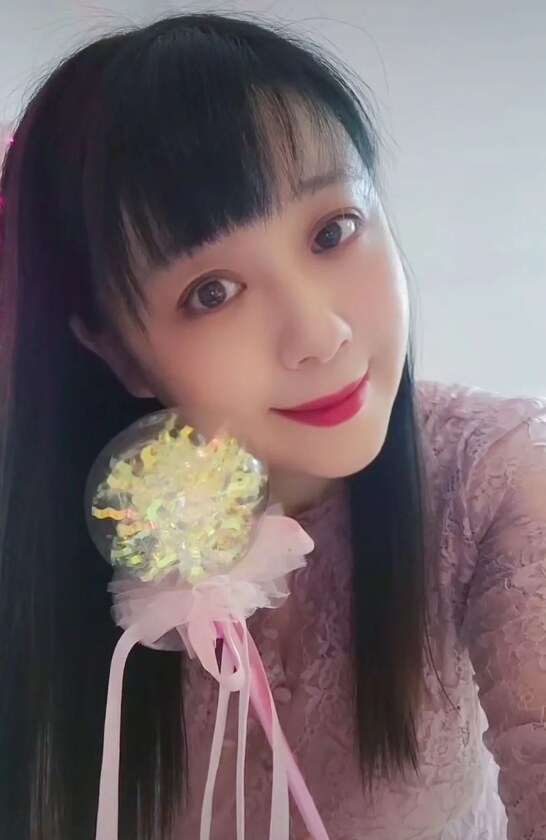 胜太路地铁站小姐姐