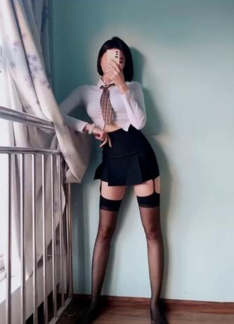 白云长腿萱儿小姐姐