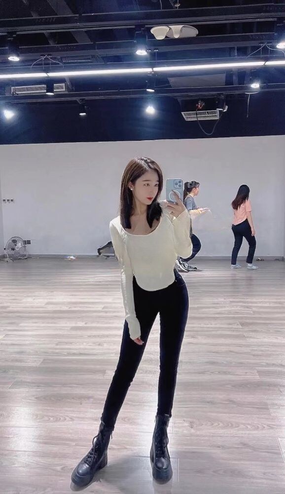 高挑的瑜伽姐姐