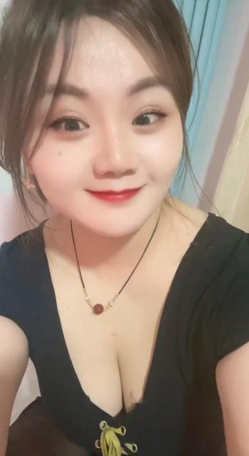 服务相当热情的小少妇