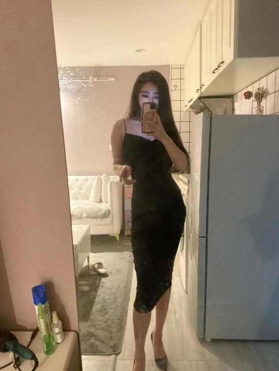 翘臀大蜜黑丝御姐