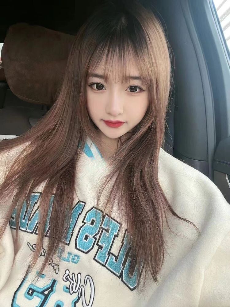 甜萌型短发小姐姐