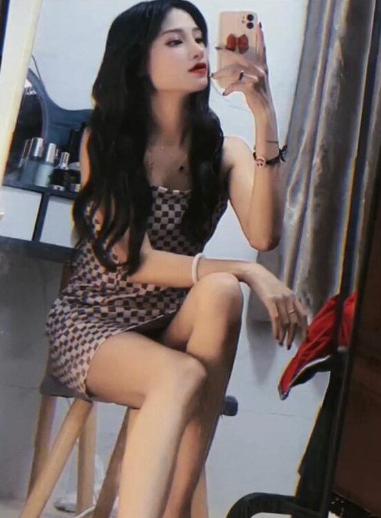 风情万种的芯儿