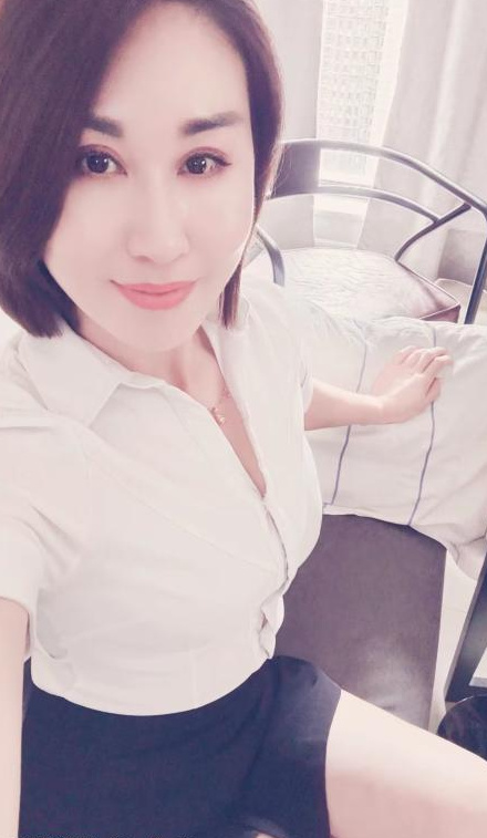 秦淮区黑丝大长腿 