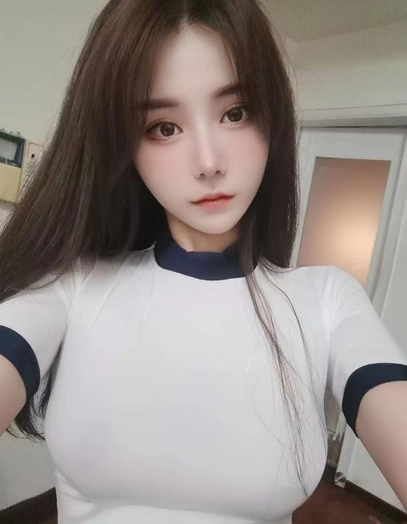 南山颜值系大胸嫩妹