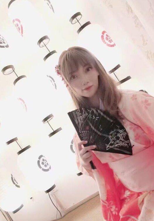 多才多艺的妹子