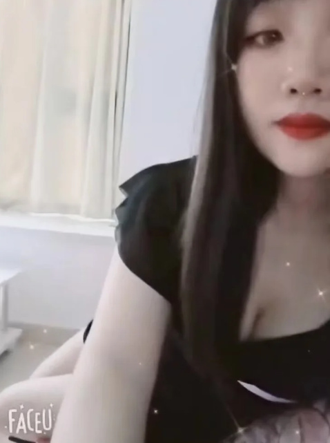 蜀山翘臀美女