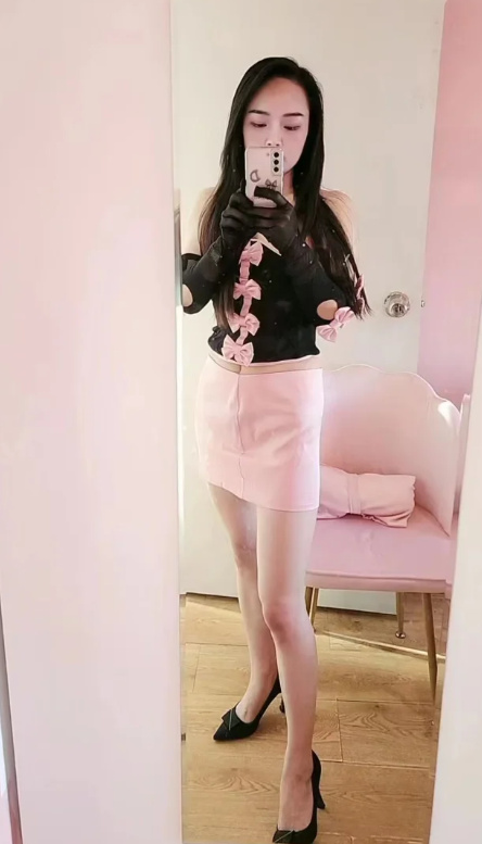 温柔小巧的靓妹