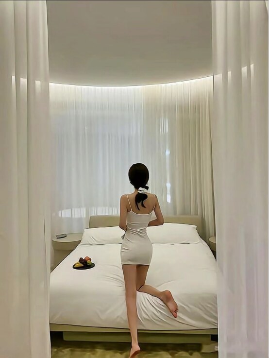 00后嫩妹粉逼水多极速抽插