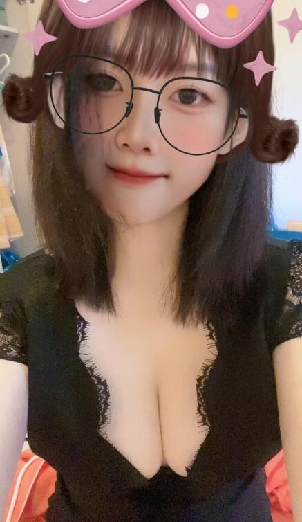 舌吻F罩杯温柔女友