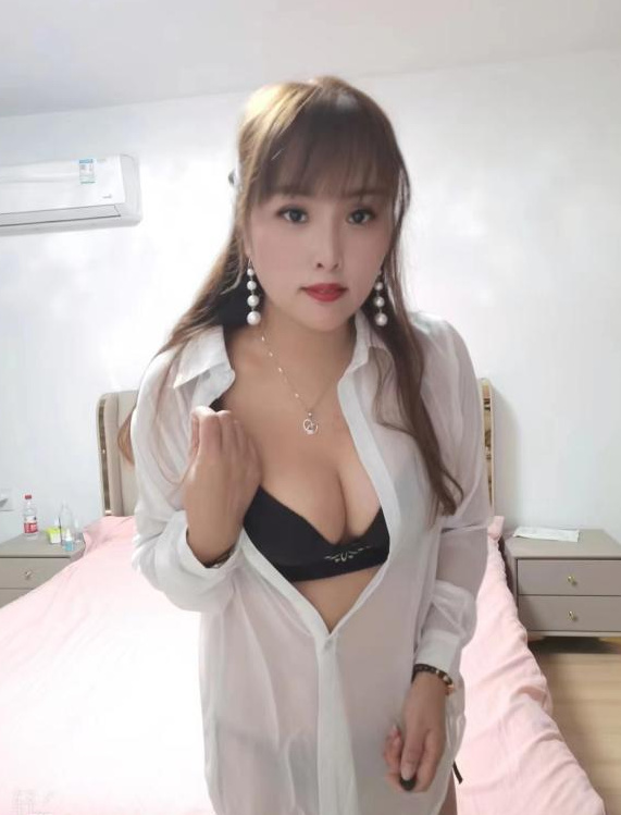 妹子胸够大下面紧