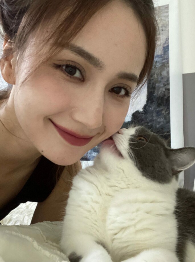 来自新疆的妹子，异域风情相当可以