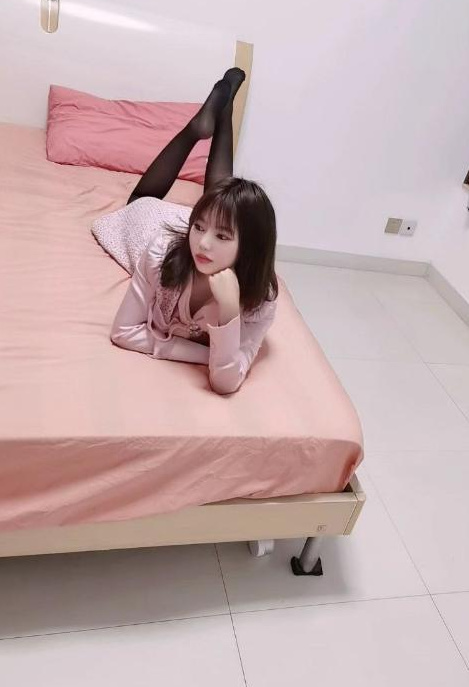 性感圆润大胸妹子