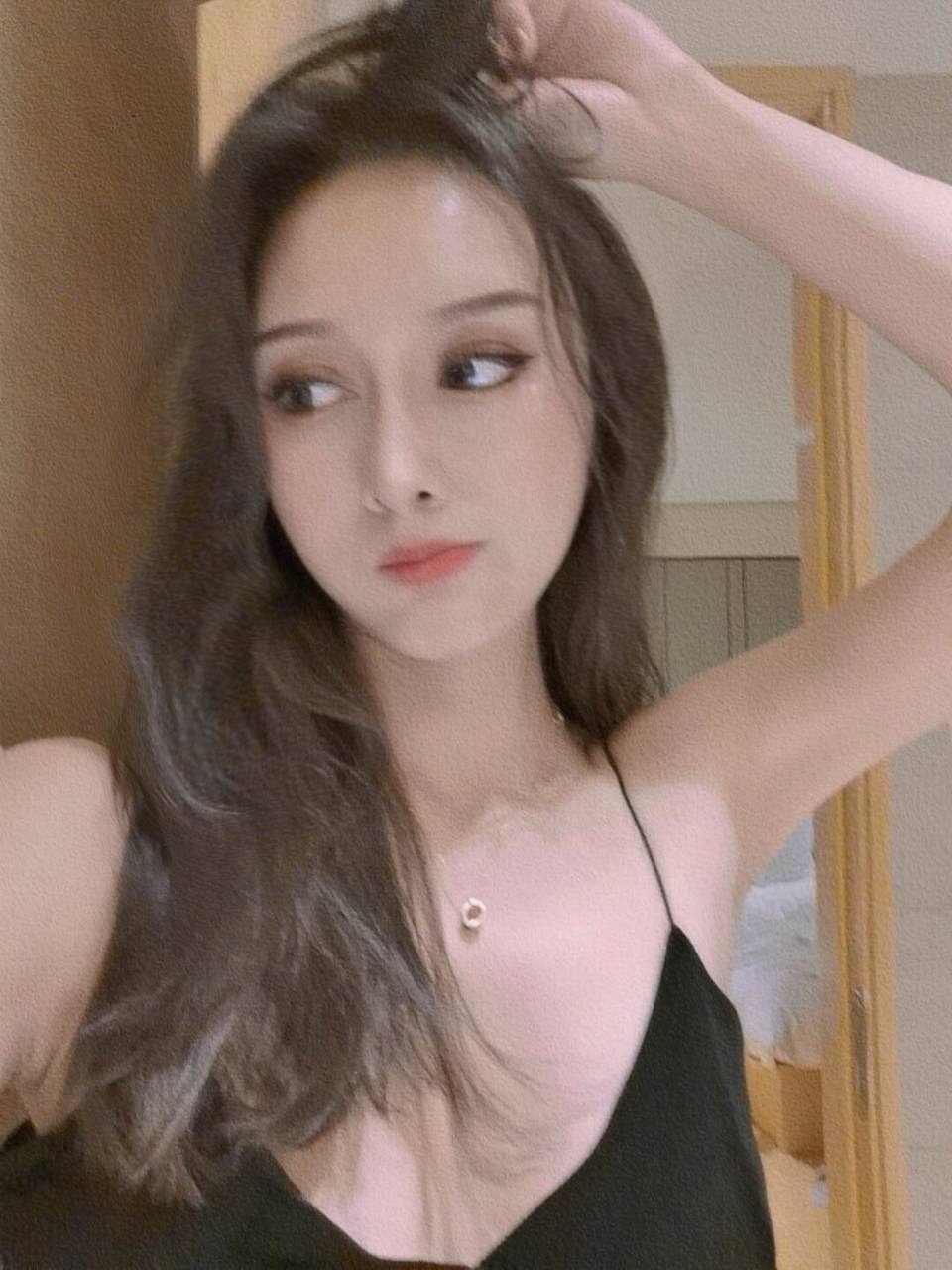 上海闵行的22岁大.胸妹.妹 性.感.动人 水嫩多汁 大屁.股.操.起.来十分舒