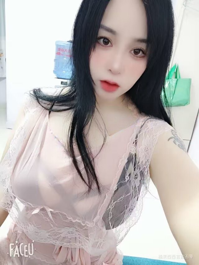 河西区大胸眼镜妹