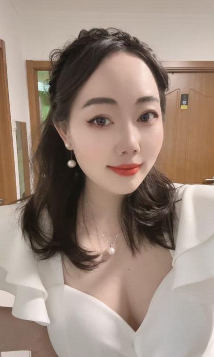 态度极好的妹子