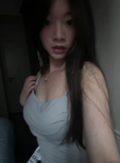 天鹅湾小区小美女