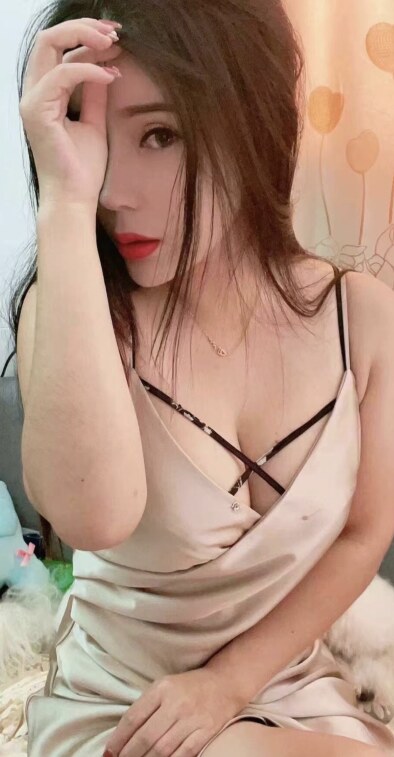 性感圆润大胸妹子