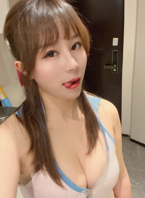 奶子很漂亮的笑笑