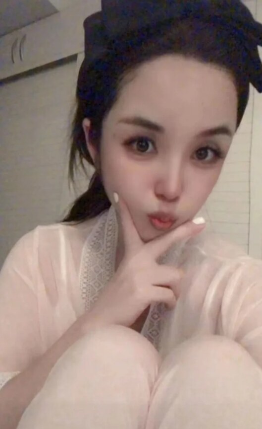 细腰蜜桃臀诗诗