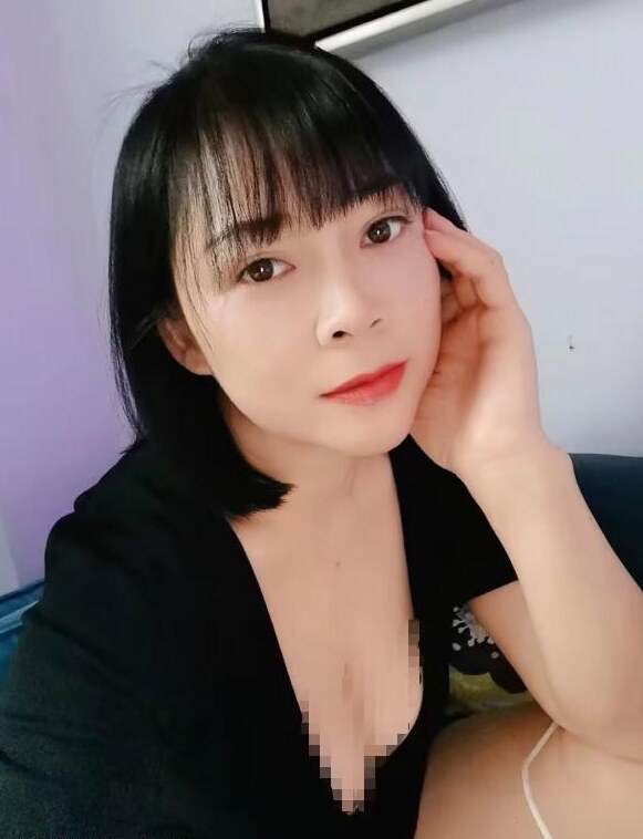 青秀雅典国际巨乳熟女