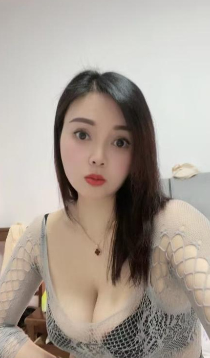 大胸丝袜小姐姐